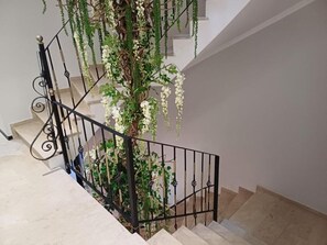 Habitación doble, balcón | 1 dormitorio y wifi gratis