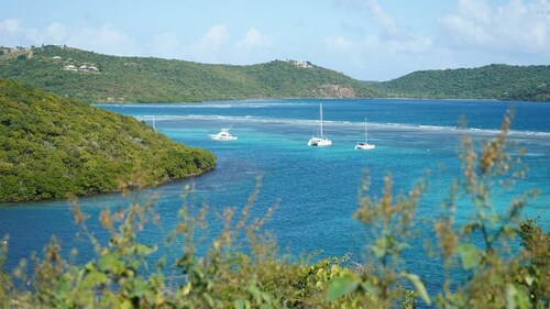 Beautiful ocean view 4-bedroom house with AC in the island of Culebra PR