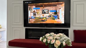Smart-TV og peis