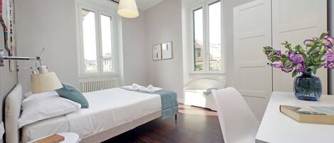 3 slaapkamers, een strijkplank/strijkijzer, gratis wifi, beddengoed