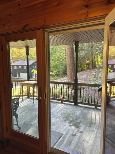 Charming Adirondack Cabin for Rent – Your Perfect Escape in the Heart of Nature
