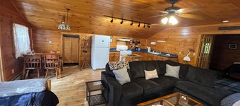 Charming Adirondack Cabin for Rent – Your Perfect Escape in the Heart of Nature
