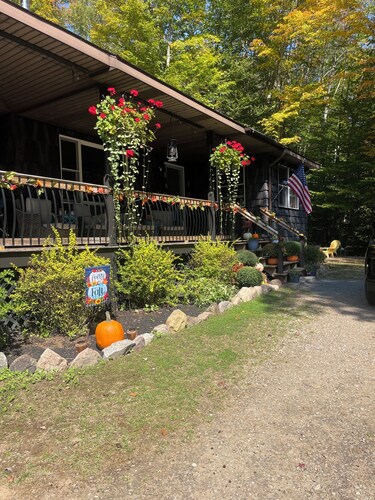Charming Adirondack Cabin for Rent – Your Perfect Escape in the Heart of Nature
