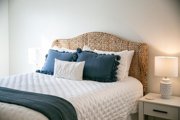 4 bedrooms, iron/ironing board, Internet, bed sheets