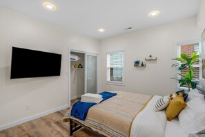 4 bedrooms, iron/ironing board, bed sheets