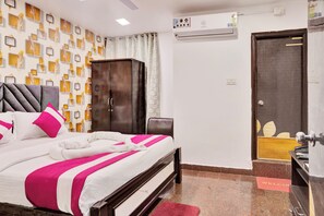 Bureau, espace de travail pour ordinateur portable, Wi-Fi gratuit