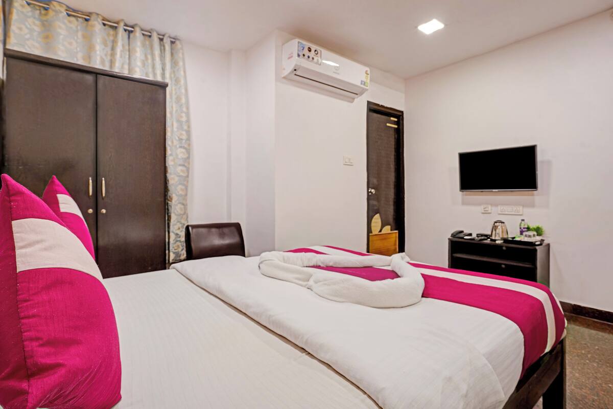 Standard Double Room, City View | Desk, laptop workspace, WiFi (free)