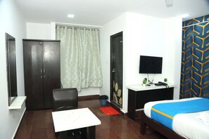 Deluxe Double Room, City View | Desk, laptop workspace, free WiFi