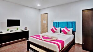 Executive Double Room | Desk, laptop workspace, WiFi (free) - Casa Grad Inn (Hyderabad)