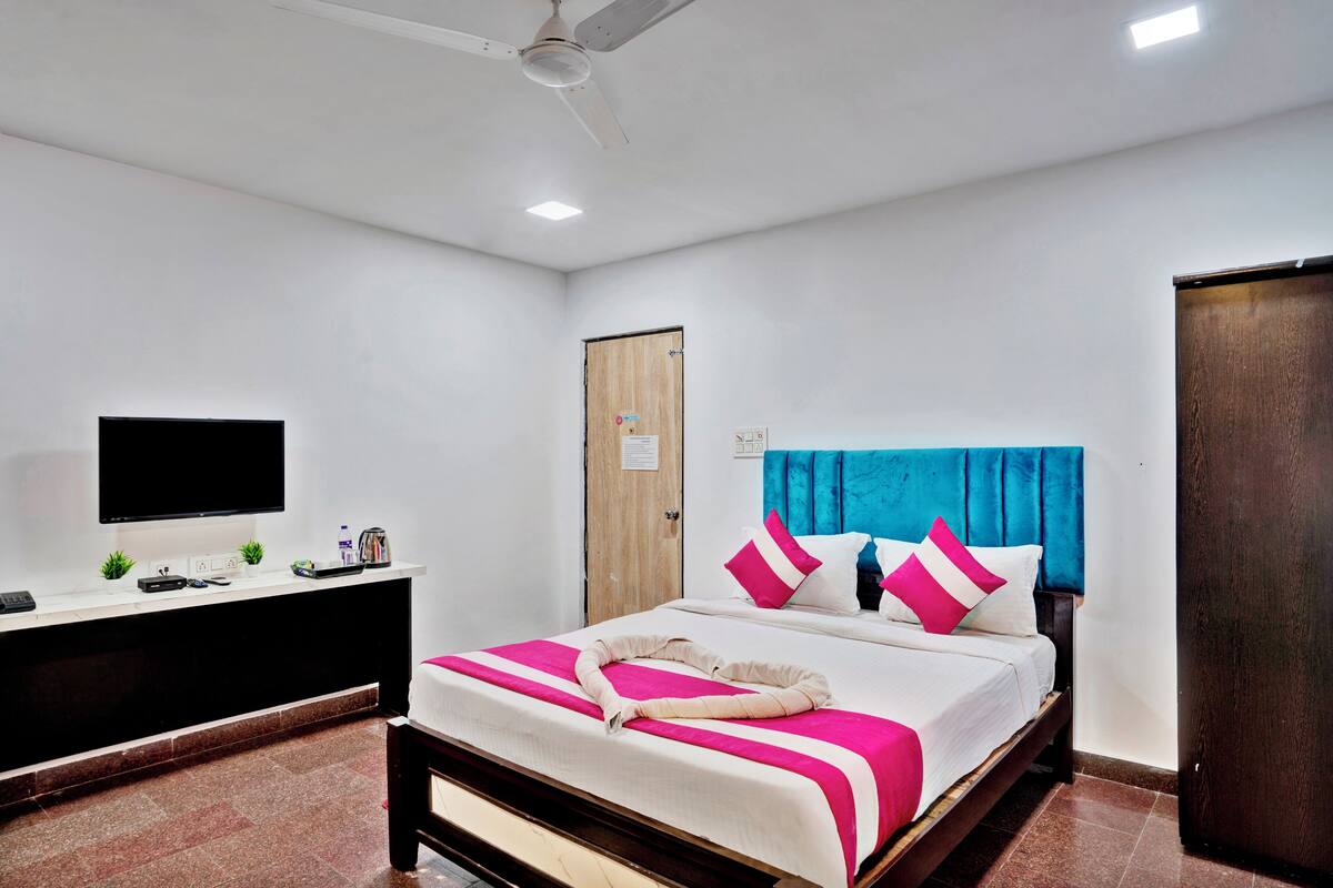 Executive Double Room | Desk, laptop workspace, WiFi (free)