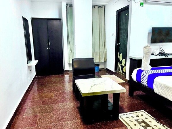 Deluxe Double Room, City View | Desk, laptop workspace, free WiFi