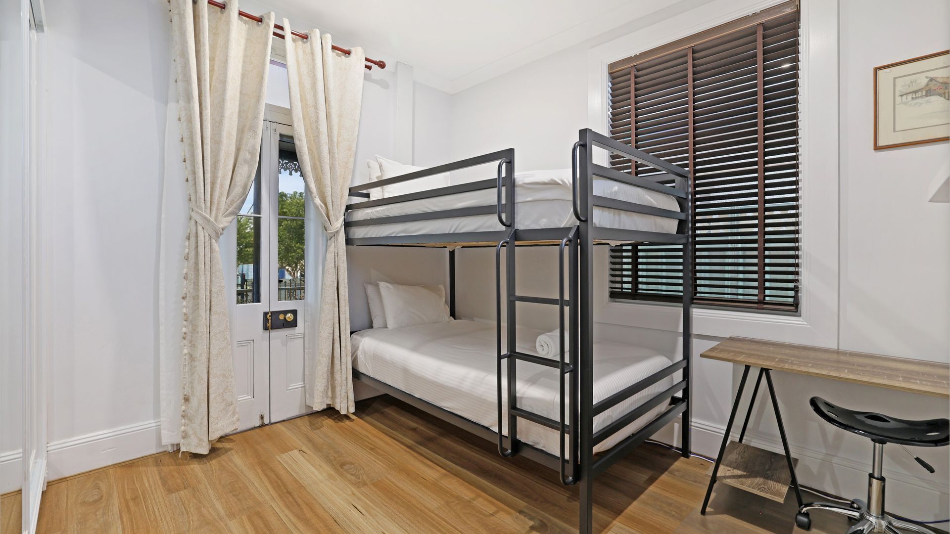 3 chambres, bureau, Wi-Fi gratuit, draps fournis