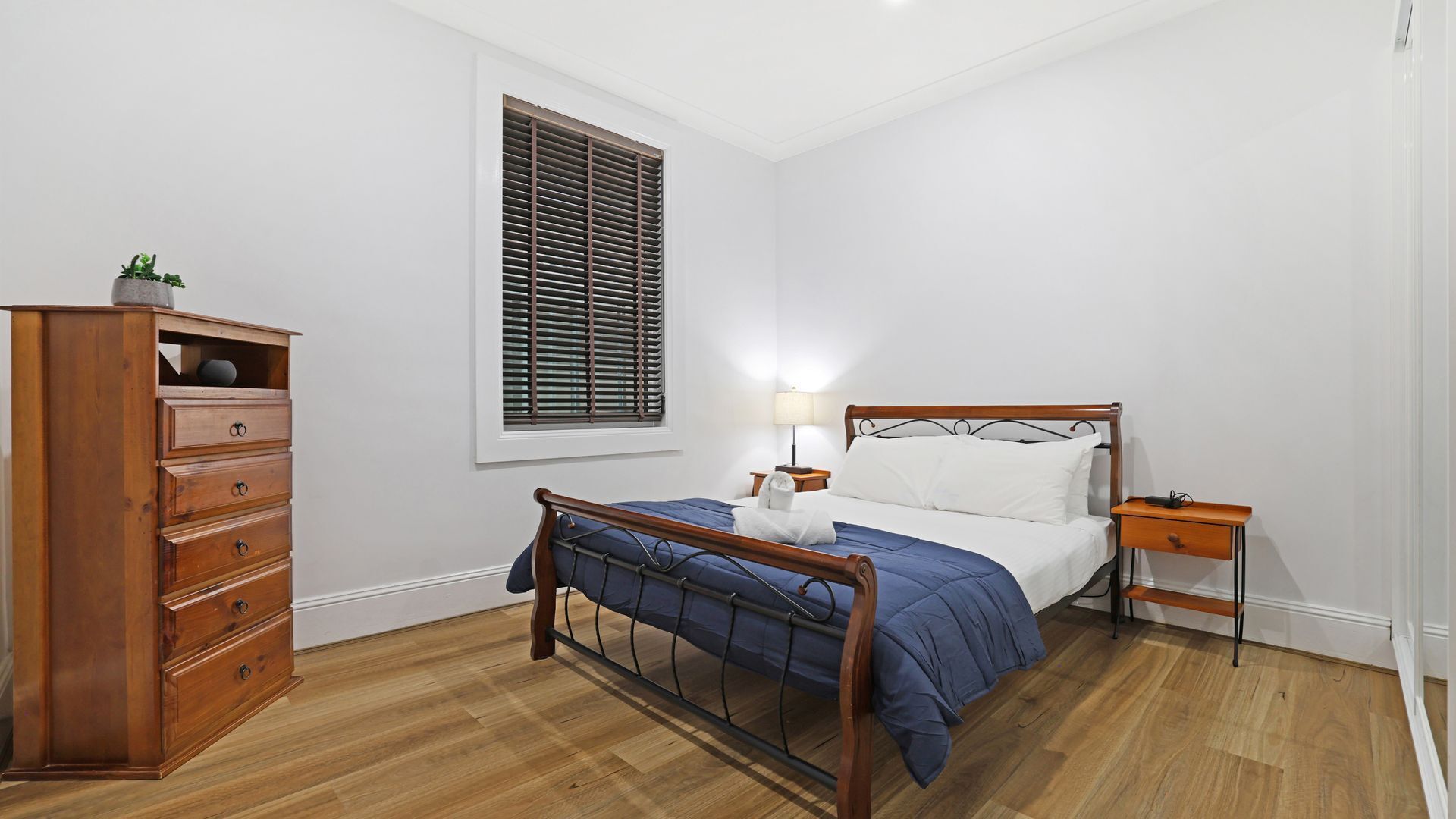 3 chambres, bureau, Wi-Fi gratuit, draps fournis