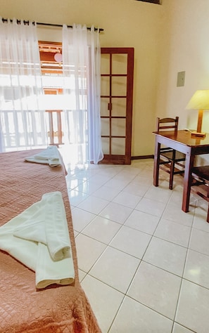 Deluxe tweepersoonskamer, balkon, uitzicht op zwembad