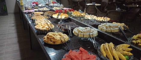 Gratis frukost med självservering varje dag