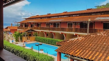 Deluxe tweepersoonskamer, balkon, uitzicht op zwembad