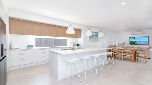 15 Ocean Avenue Cooya Beach Entire Home