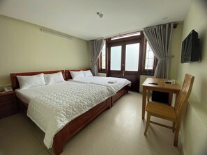 Literie hypoallergénique, matelas mémoire de forme, minibar, bureau