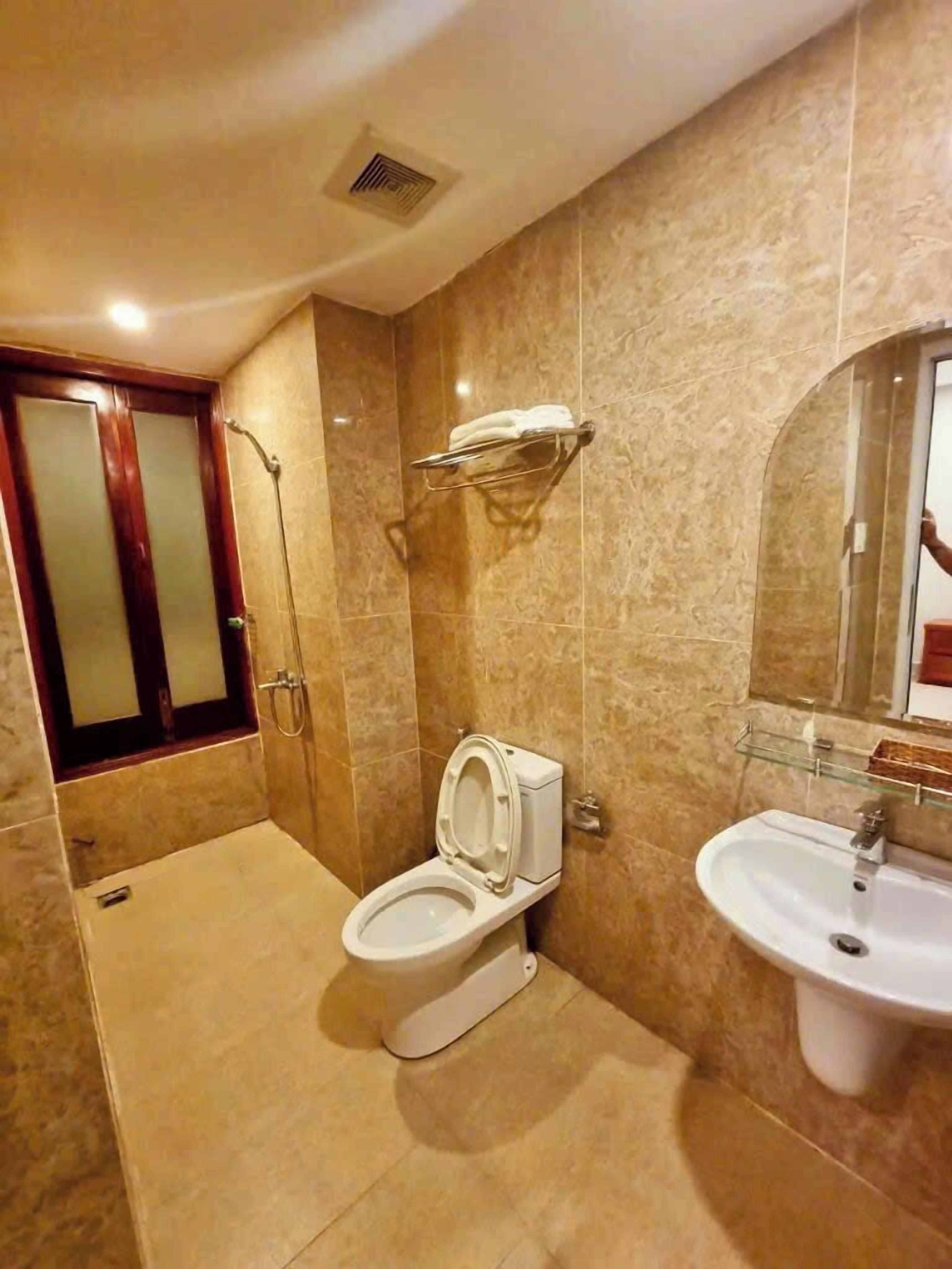 スリッパ、タオル、石鹸、シャンプー