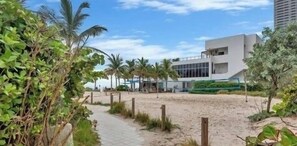 Property grounds - Komffy Beach home 1Bed/1.5Bath w/King bed at Sian (Hollywood)