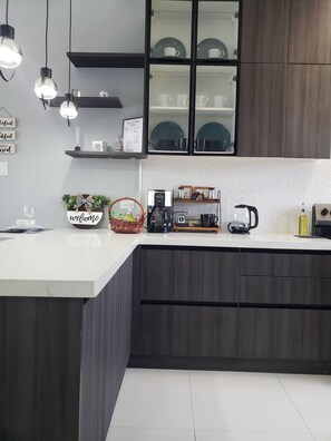 Fridge, oven, stovetop, coffee/tea maker