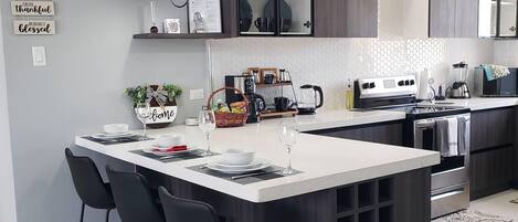 Mikrobølgeovn, ovn og kokeplater