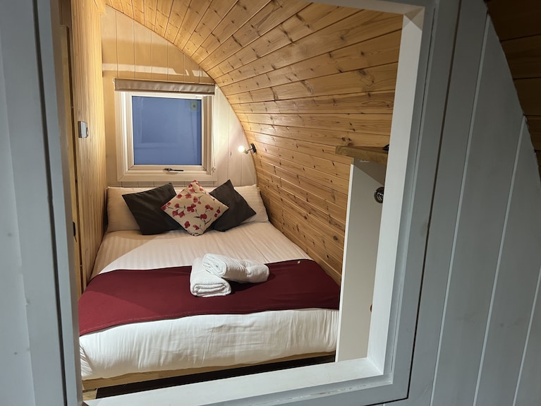 Mega Pod 4 - A Mega Pod That Sleeps 4 Guests In 1 Bedroom - Church Stretton
