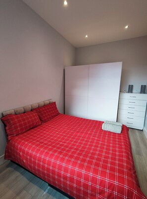 1 bedroom, iron/ironing board, WiFi, bed sheets - Enchanting Haringey Nest  with WiFi in lovely London (London)