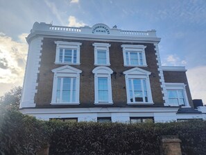 Exterior - Enchanting Haringey Nest  with WiFi in lovely London (London)