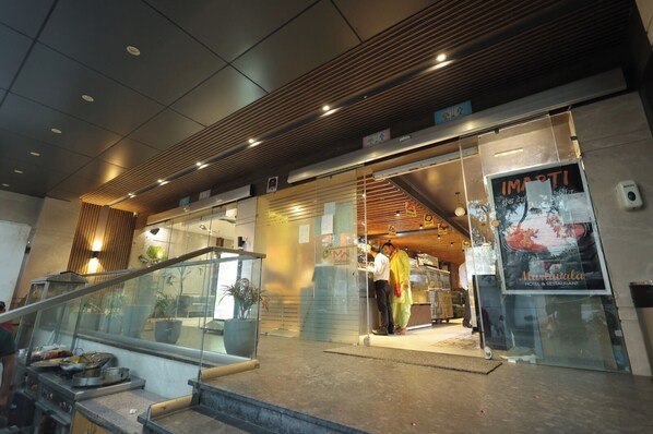 Front of property - MURLIWALA HOTEL & RESTAURANT (Mathura)