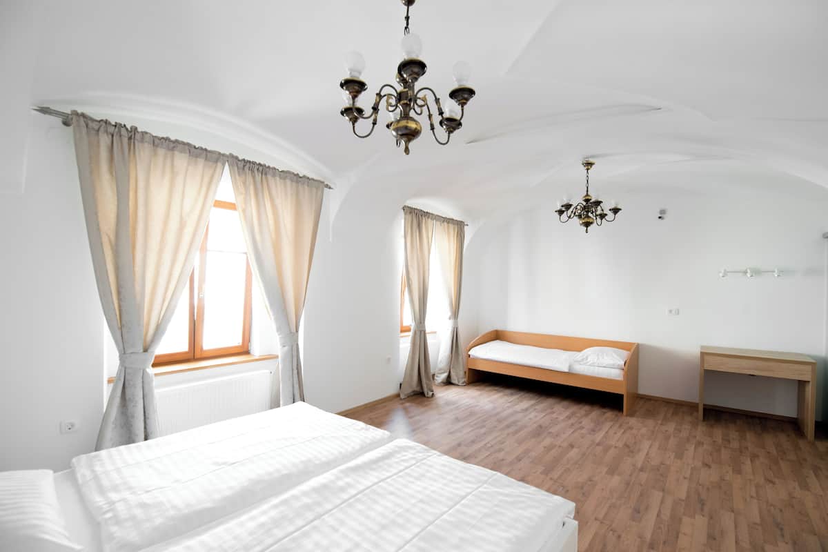 Soundproofing, free WiFi, bed sheets