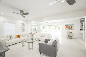 Smart TV - Southernmost Serenity - 3 Bedroom / 2.5 Bathroom With Pool & Outdoor Bar (Key West)