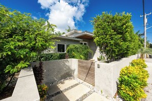 Property grounds - Southernmost Serenity - 3 Bedroom / 2.5 Bathroom With Pool & Outdoor Bar (Key West)
