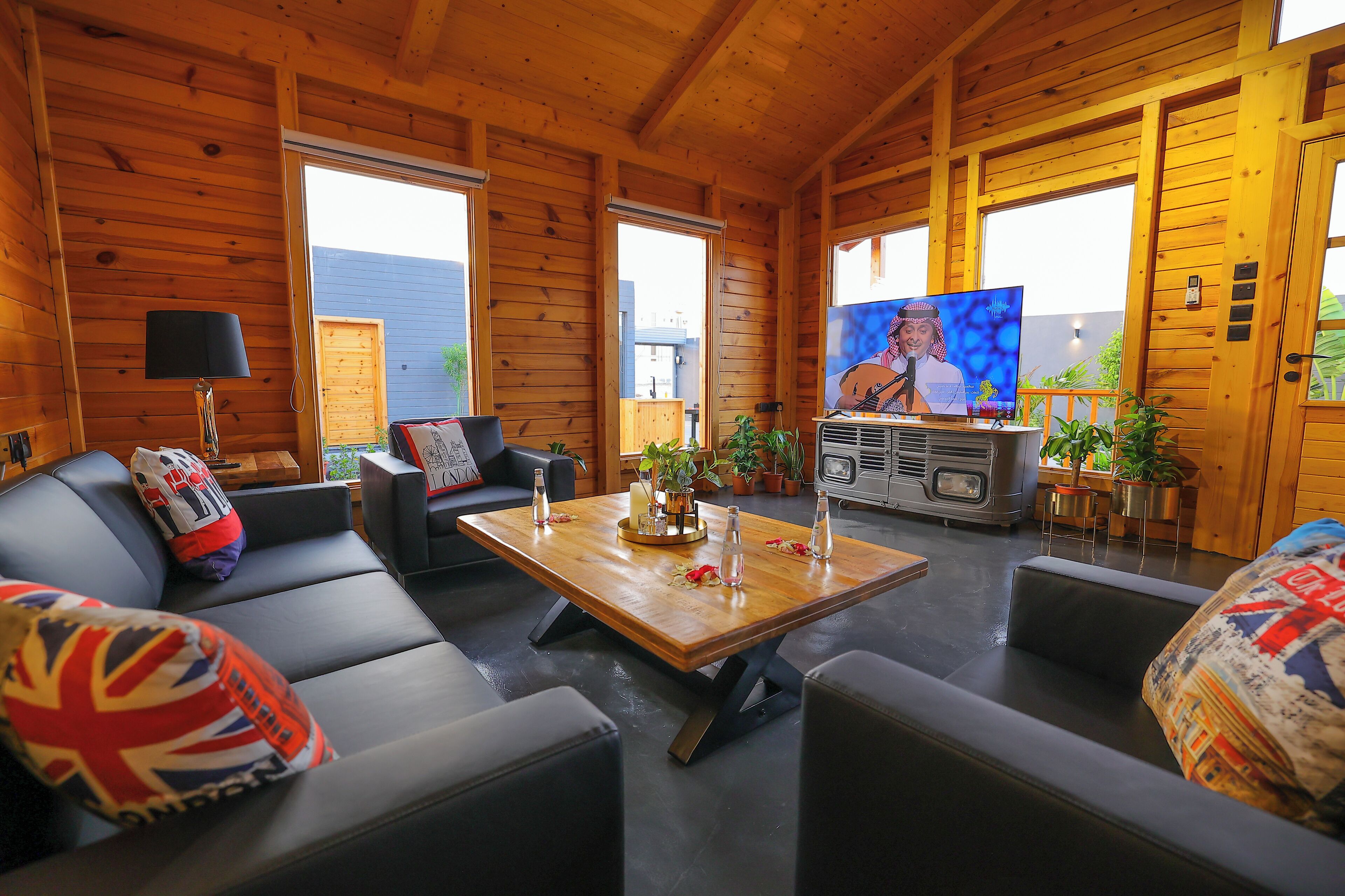 Luxury Cottage, 2 Bedrooms, Private Pool | 2 bedrooms, blackout curtains, free WiFi, bed sheets