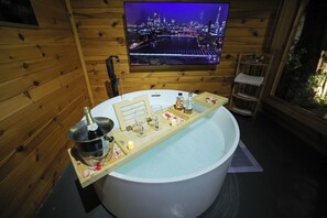 ChaumiĂšre luxueuse, 2 chambres, piscine privĂ©e | 2 chambres, rideaux dâobscurcissement, accĂšs au Wi-Fi (inclus)