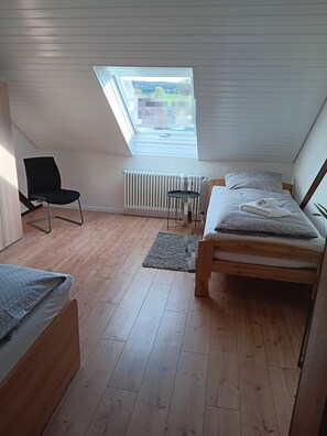 3 Schlafzimmer, Reisekinderbett, kostenloses WLAN, Bettwäsche