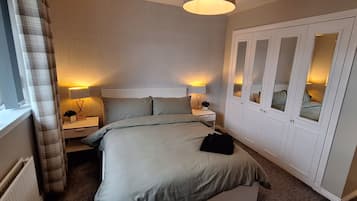 2 bedrooms, iron/ironing board, WiFi, bed sheets