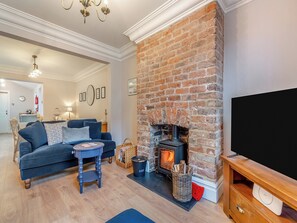 Fireplace - 3 bedroom accommodation in Whitby (Whitby)