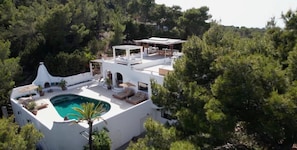 UppvÀrmd pool