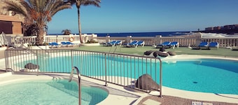 Coastal Oasis by "BahiaMarCanarias".