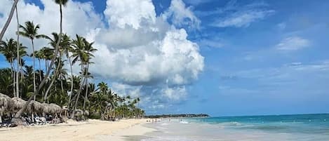 På stranden og strandhåndklær