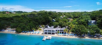 New Luxury Villa 8 min beach walk Pool+Grill Near West Bay