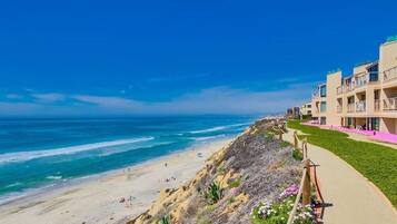 Beach nearby, sun loungers, beach towels