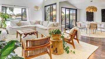 Smart TV, fireplace, computer monitors, printers