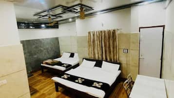 Family Double Room, Balcony | Desk, laptop workspace, free WiFi