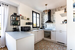 Fridge, microwave, oven, stovetop