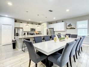 Dining - Oakwood Oasis (Davenport)