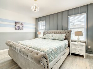 Deluxe Double Room, 1 King Bed, Non Smoking, Private Bathroom | Free WiFi, bed sheets - Oakwood Oasis (Davenport)