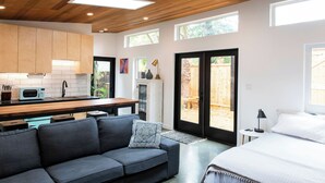 A modern interior with a kitchen, dining area, and a bedroom. - Hilldale Studio - in the heart of Marin County (San Anselmo)