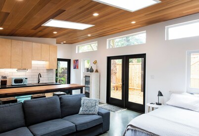 Hilldale Studio - in the heart of Marin County